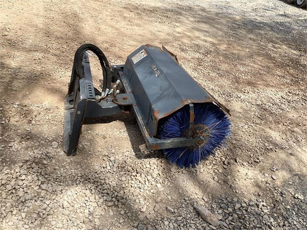 2014 BOBCAT MT SERIES SWEEPER