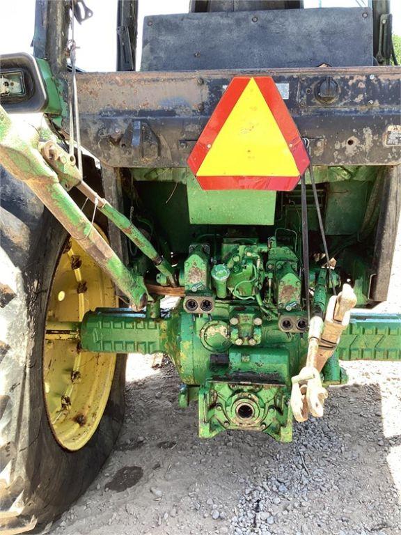 1982 JOHN DEERE 4240 FARM TRACTOR