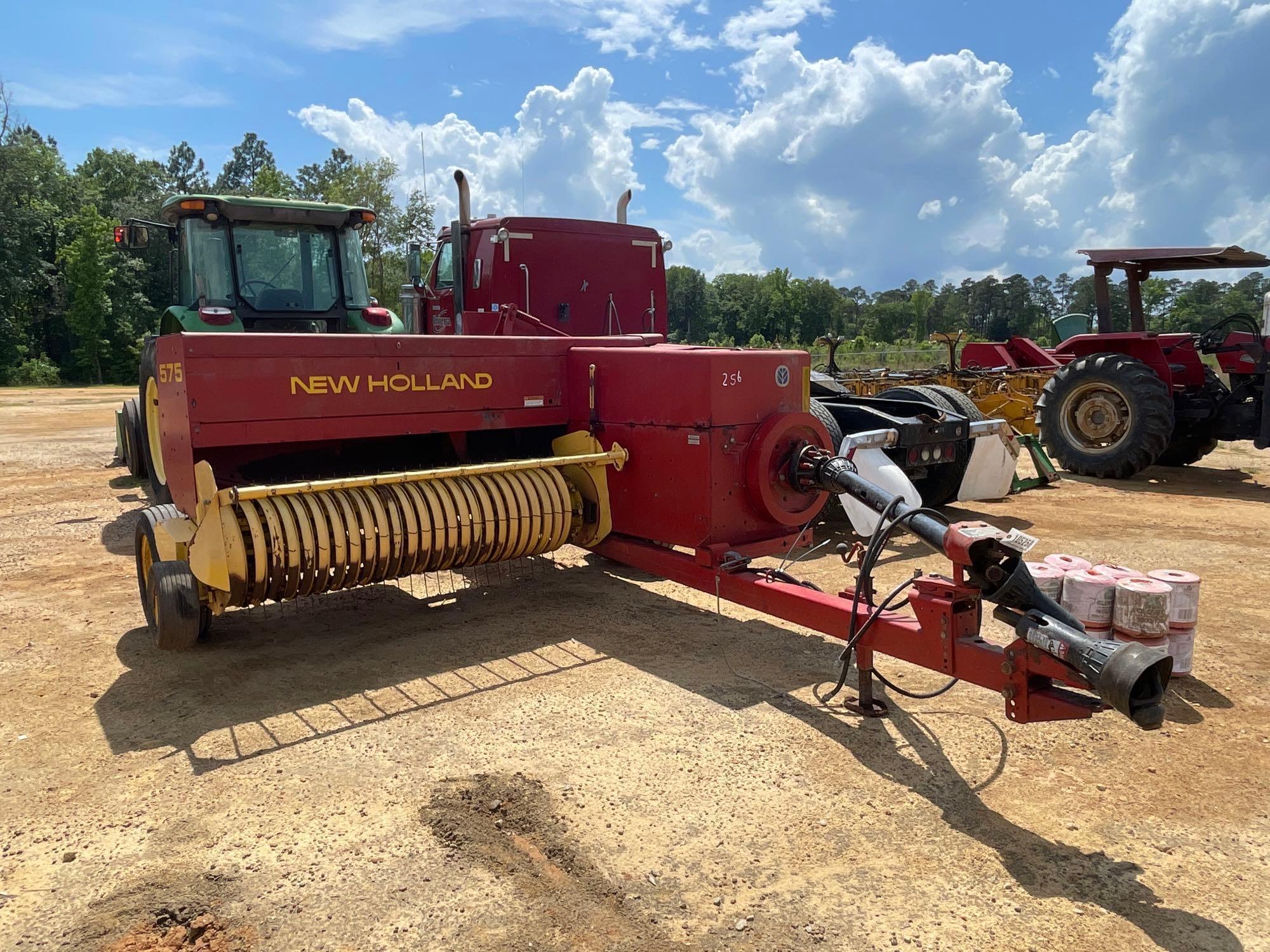 256 - NEW HOLLAND 575 HAY BALER