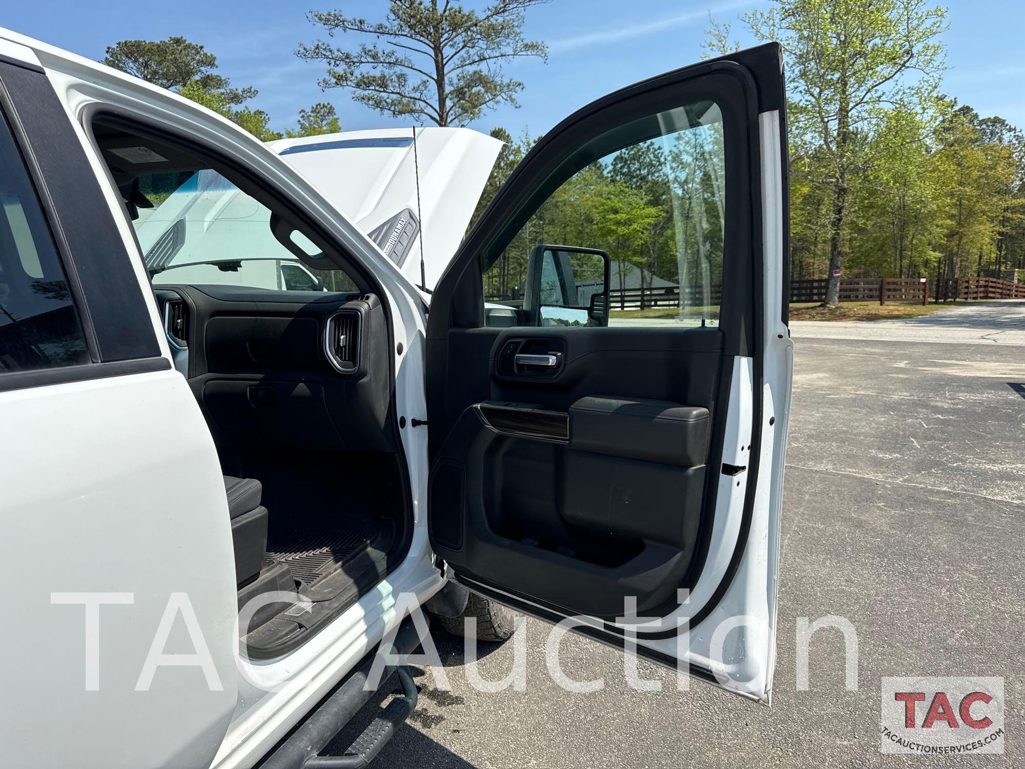 2021 Chevrolet 3500 HD 4x4 Crew Cab Flatbed Truck
