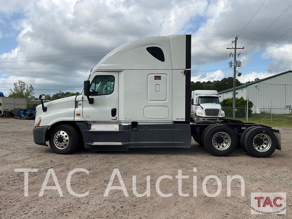 2016 Freightliner Cascadia 125 Sleeper Truck