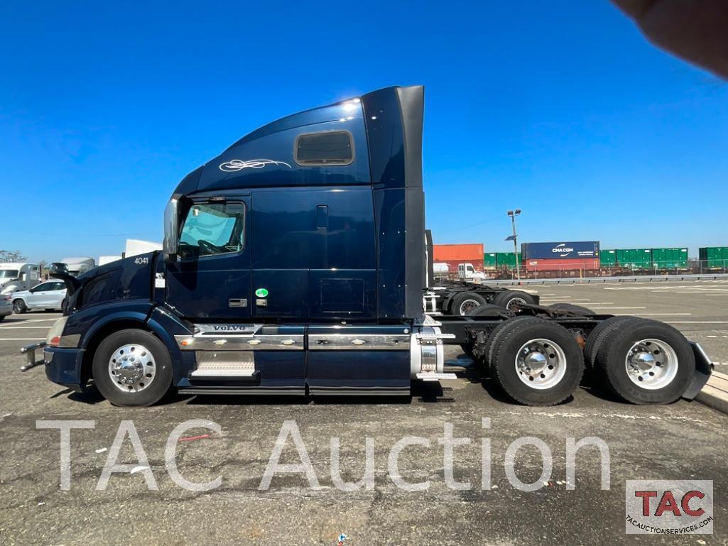 2016 Volvo VNL Sleeper Truck