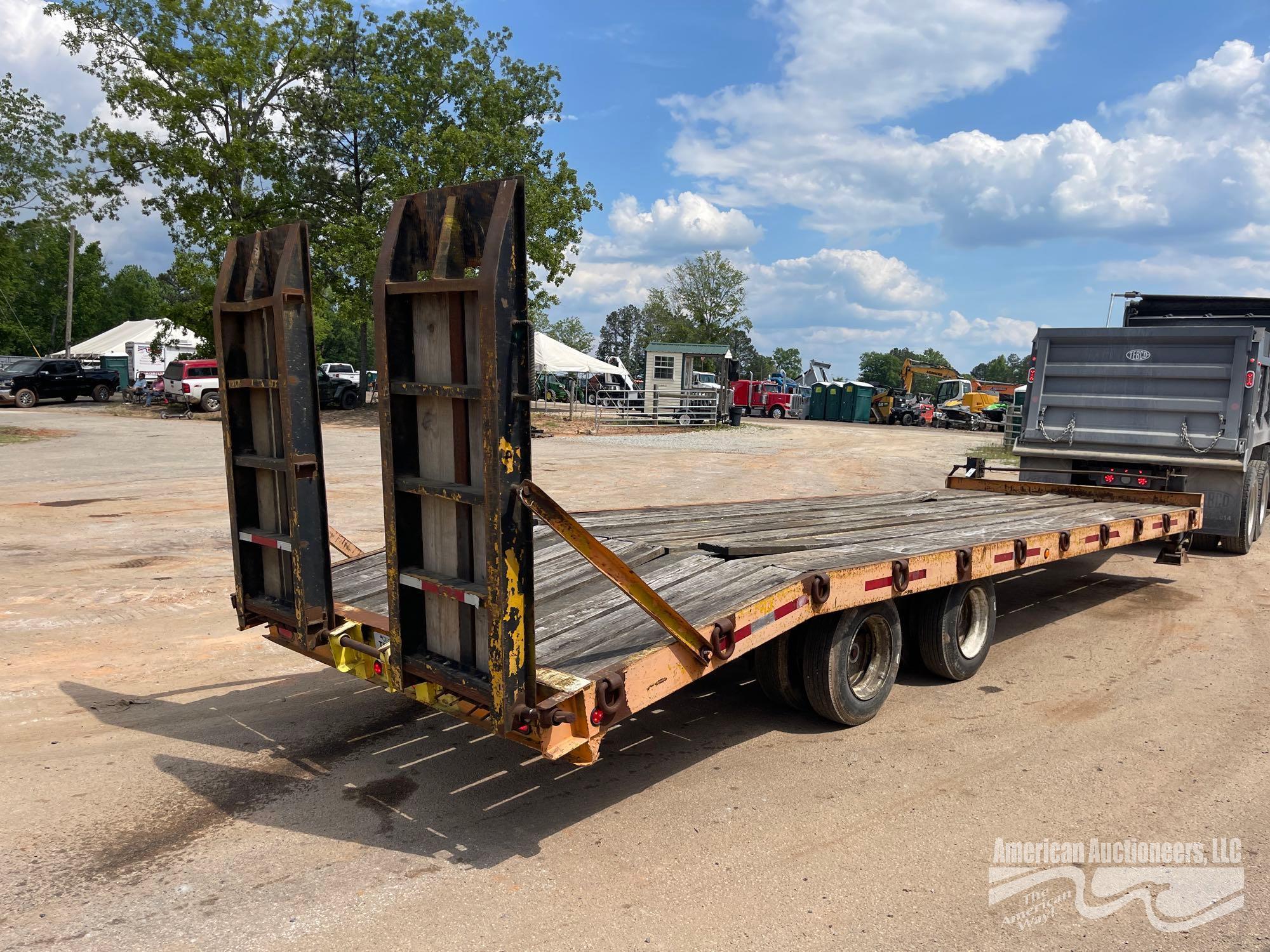 2001 HARDEEBILT TANDEM AXLE TRAILER