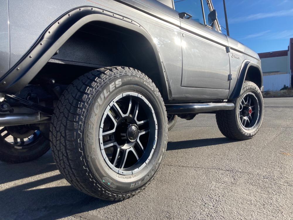 1973 Ford Bronco day cab / half cab