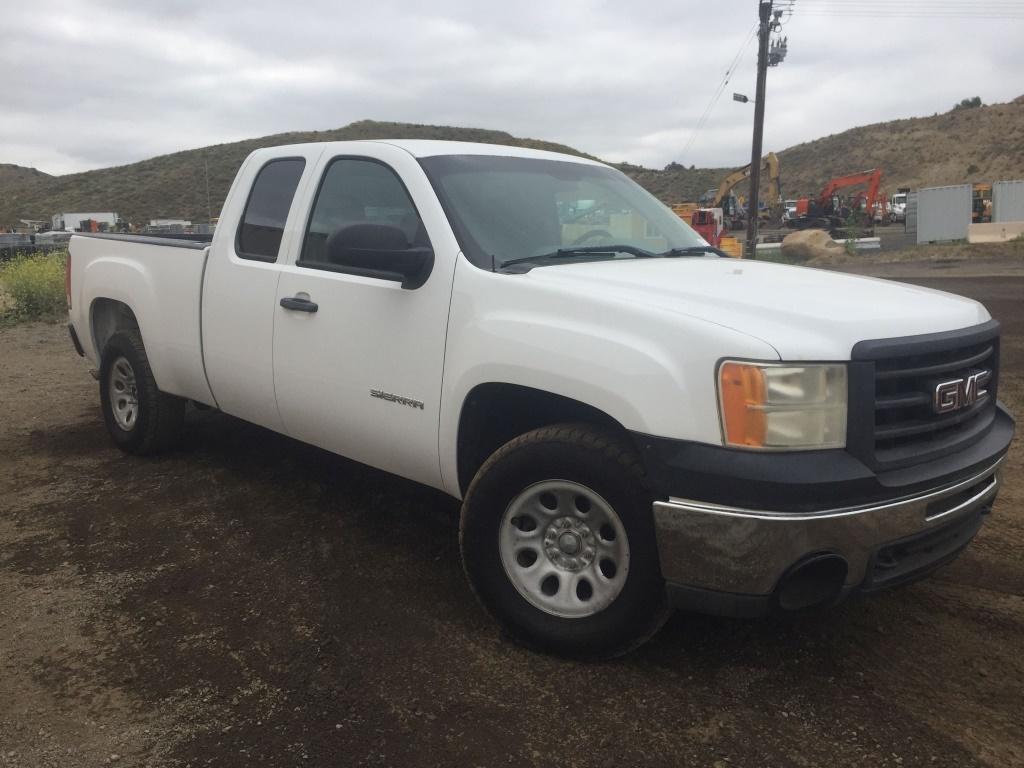 2011 GMC Sierra Extended Cab Pickup,