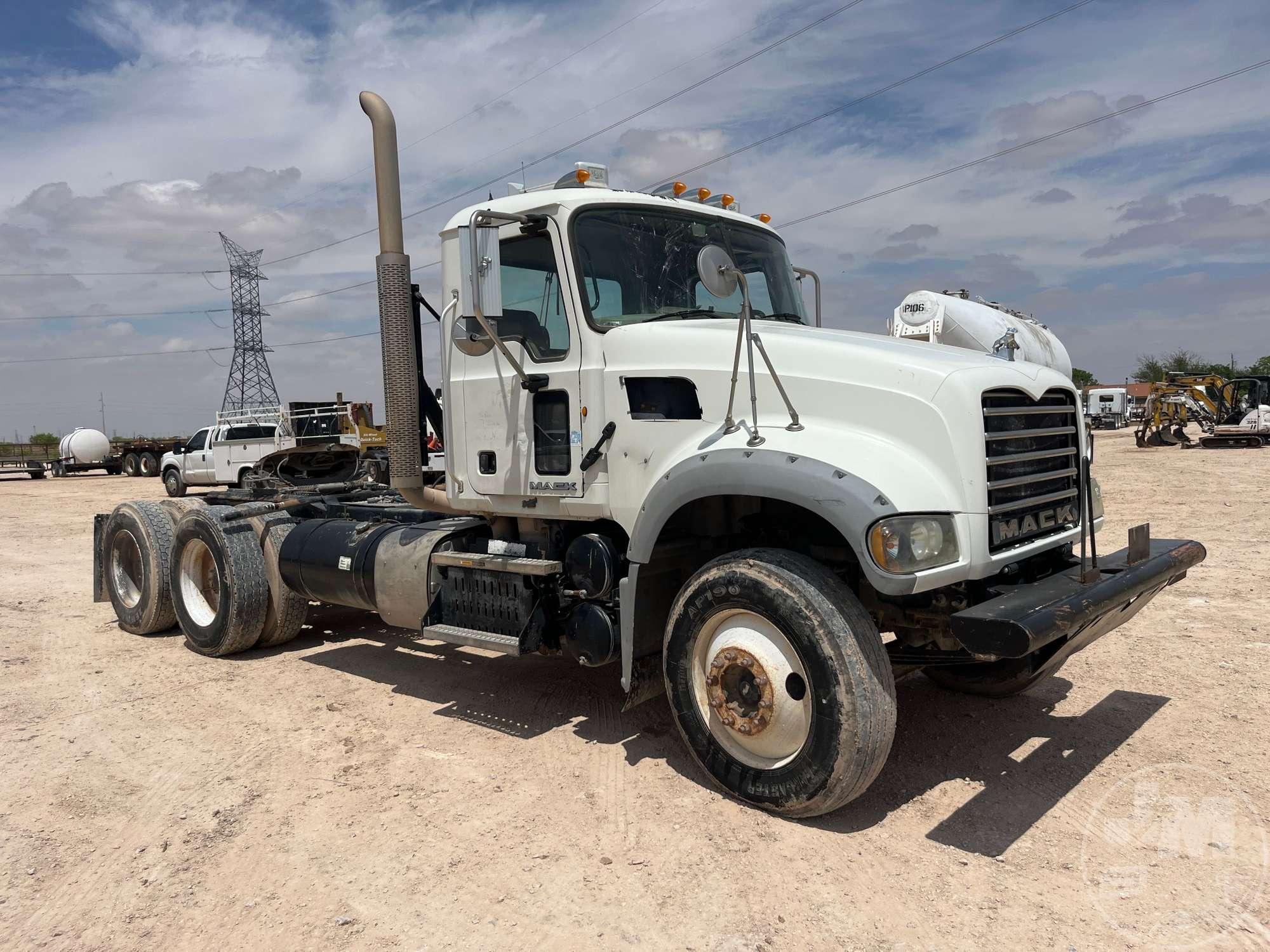 2012 MACK GU713 GRANITE TANDEM AXLE DAY CAB TRUCK TRACTOR VIN: 1M2AX07Y4CM011328