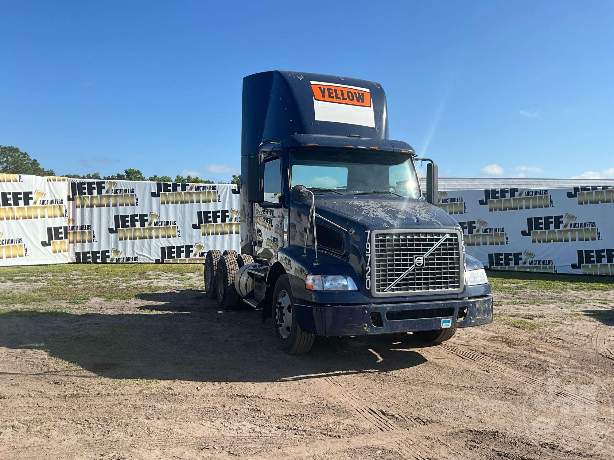 2009 VOLVO TRUCK VNM TANDEM AXLE DAY CAB TRUCK TRACTOR VIN: 4V4MC9EG99N283621