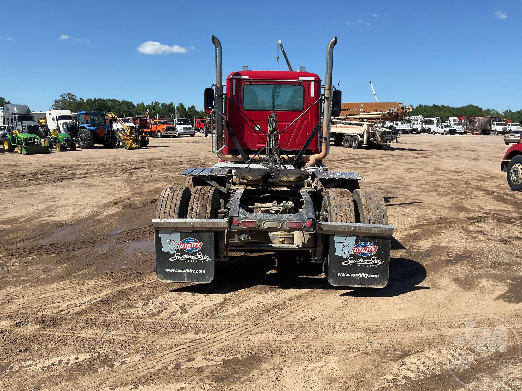 2019 MACK PINNACLE PI64T TANDEM AXLE DAY CAB TRUCK TRACTOR VIN: 1M1PN4GY3KM001951