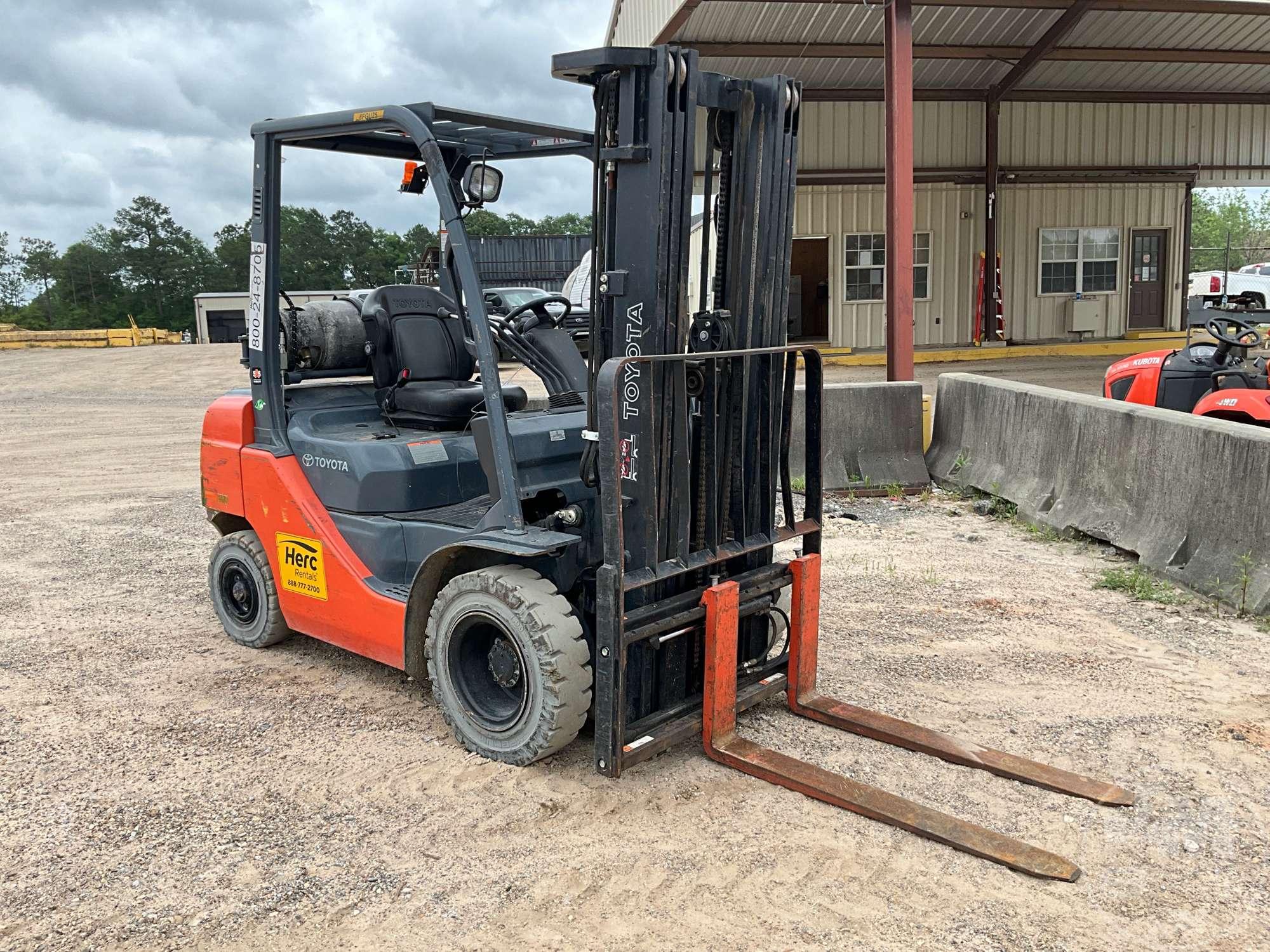 2019 TOYOTA 8FGU25 PNEUMATIC TIRE FORKLIFT SN: 8FGU25-88584