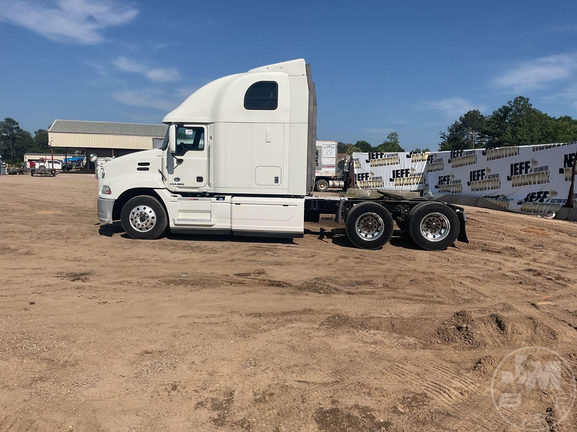 2015 MACK CXU613 TANDEM AXLE TRUCK TRACTOR VIN: 1M1AW21Y6FM049238