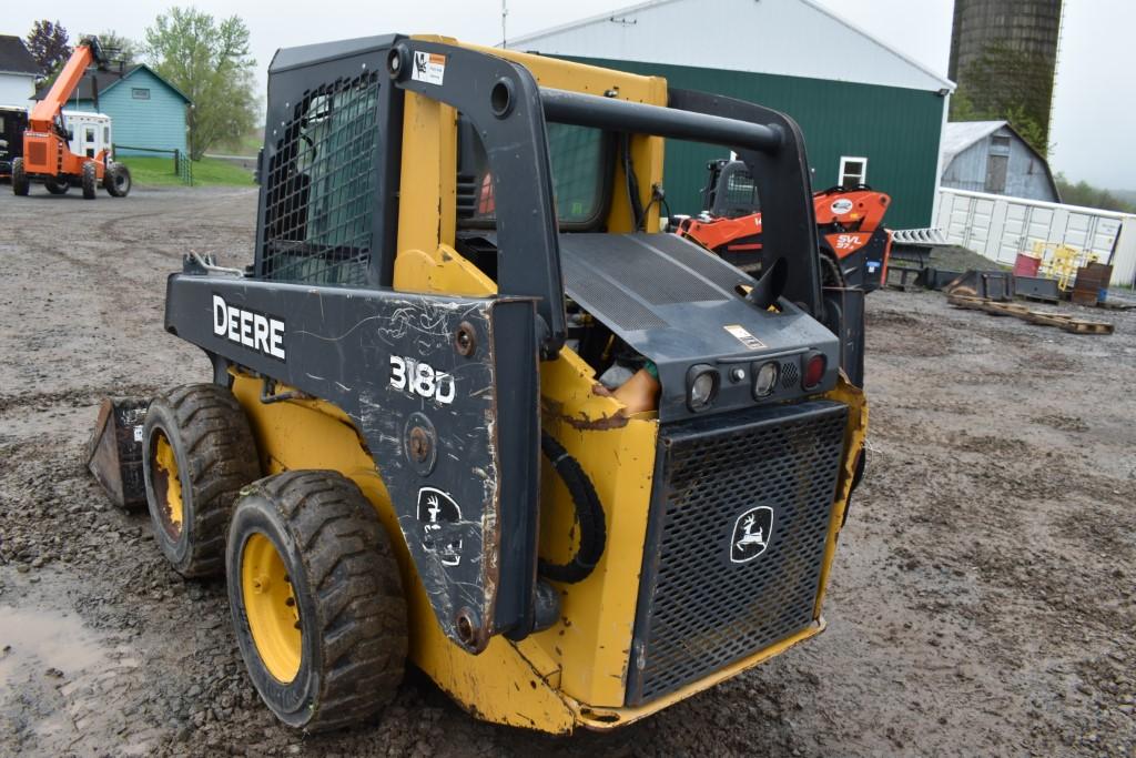 John Deere 318D Skid Steer