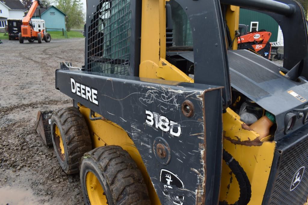 John Deere 318D Skid Steer