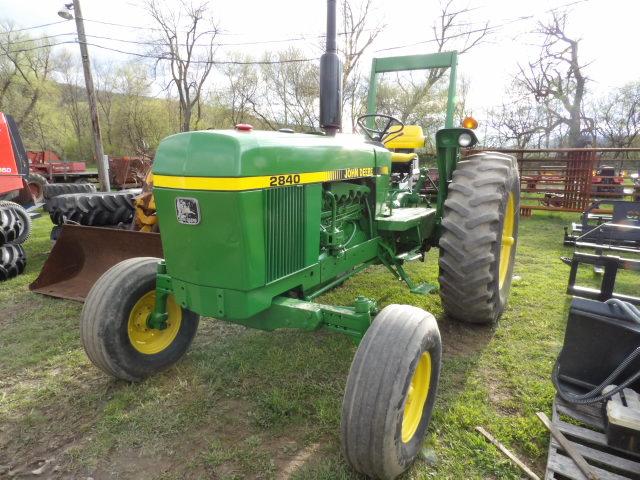 John Deere 2840 Tractor, ROPS, Hi / Lo Transmission, Firestone 18.4-34 Tire