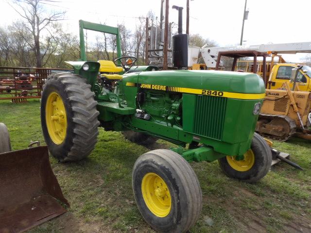 John Deere 2840 Tractor, ROPS, Hi / Lo Transmission, Firestone 18.4-34 Tire