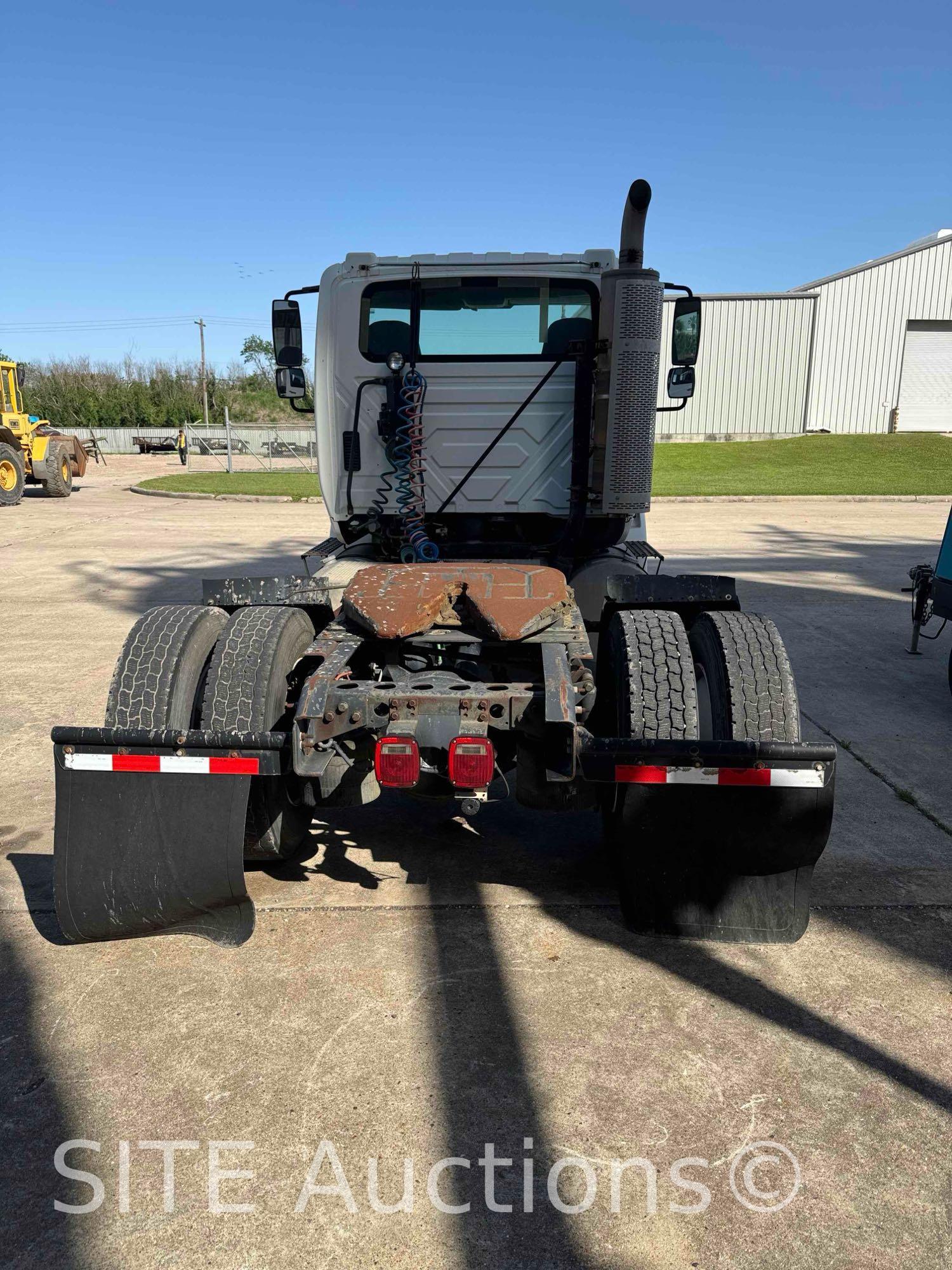 2013 International 8600 S/A Daycab Truck Tractor