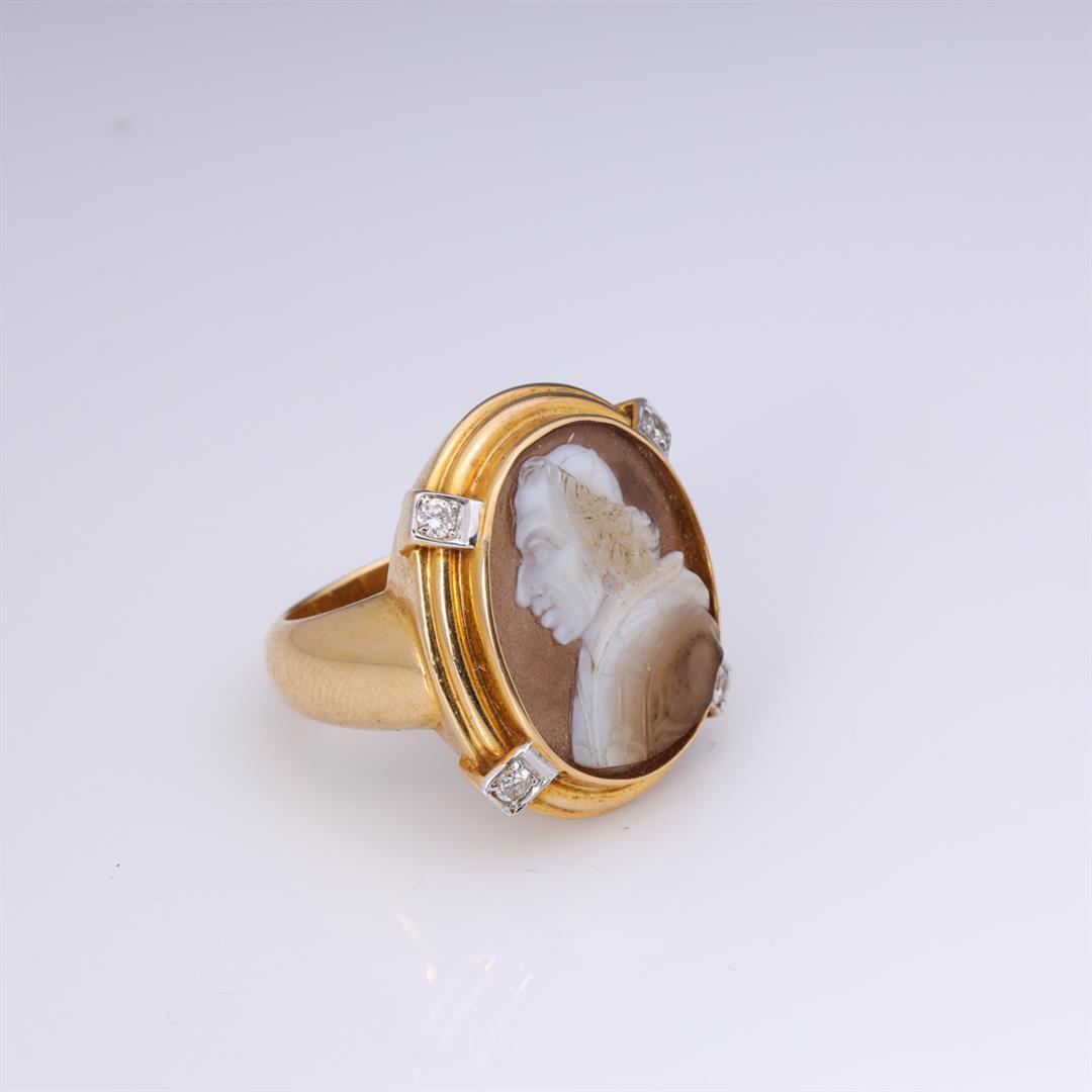 18k Yellow Gold Cameo Agate & Diamond Ring