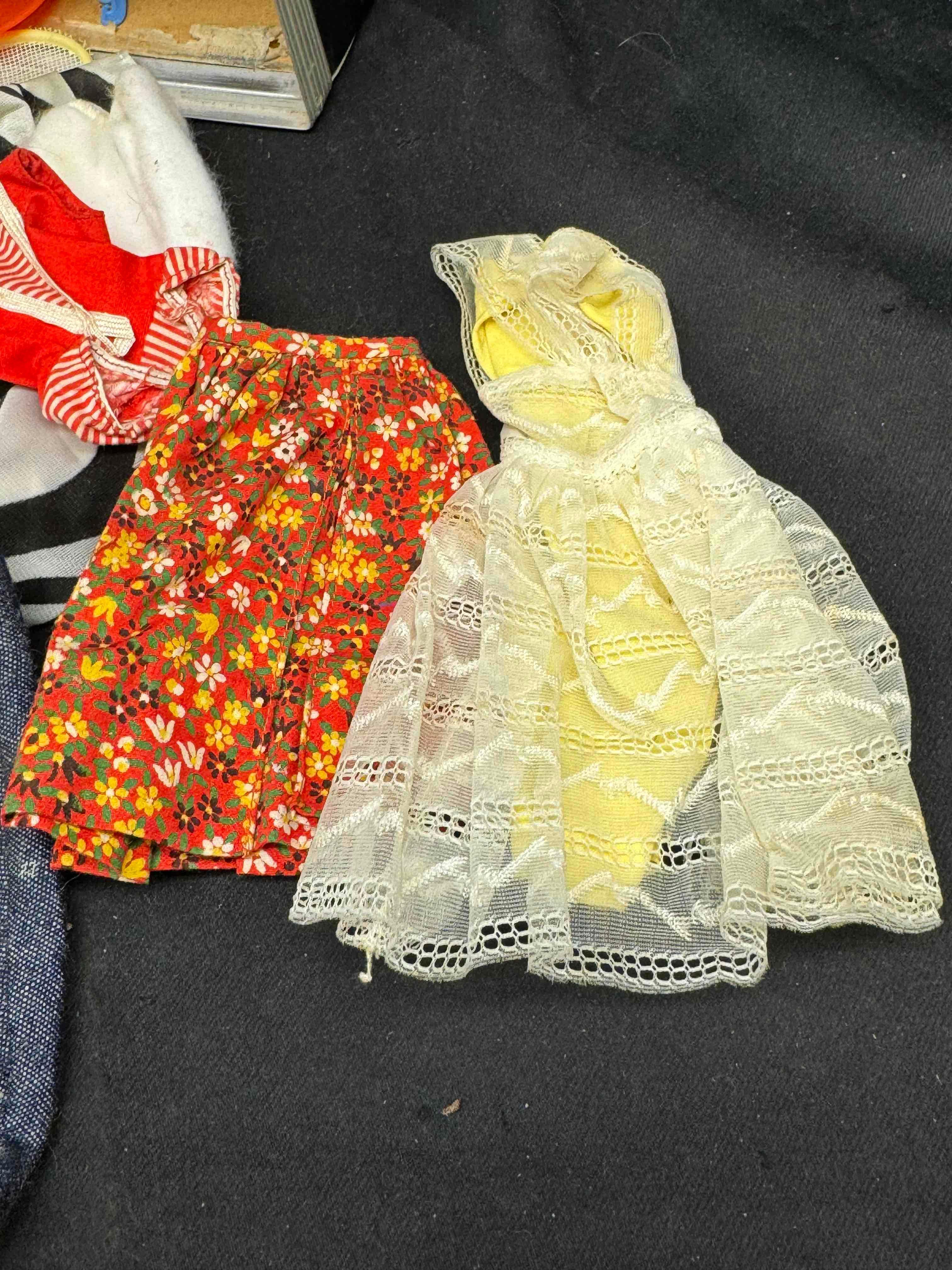 4 Vintage Barbie Dolls Skipper, Clothing Accessories 1950s-1960s with Case