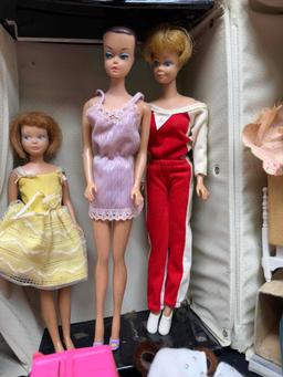 4 Vintage Barbie Dolls Skipper, Clothing Accessories 1950s-1960s with Case