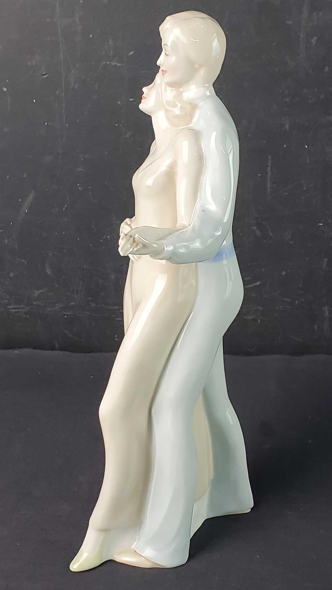 HN3076 - Royal Doulton Figurine Romeo/Juliet figure with signature Mill Creek Studios 11702 signed