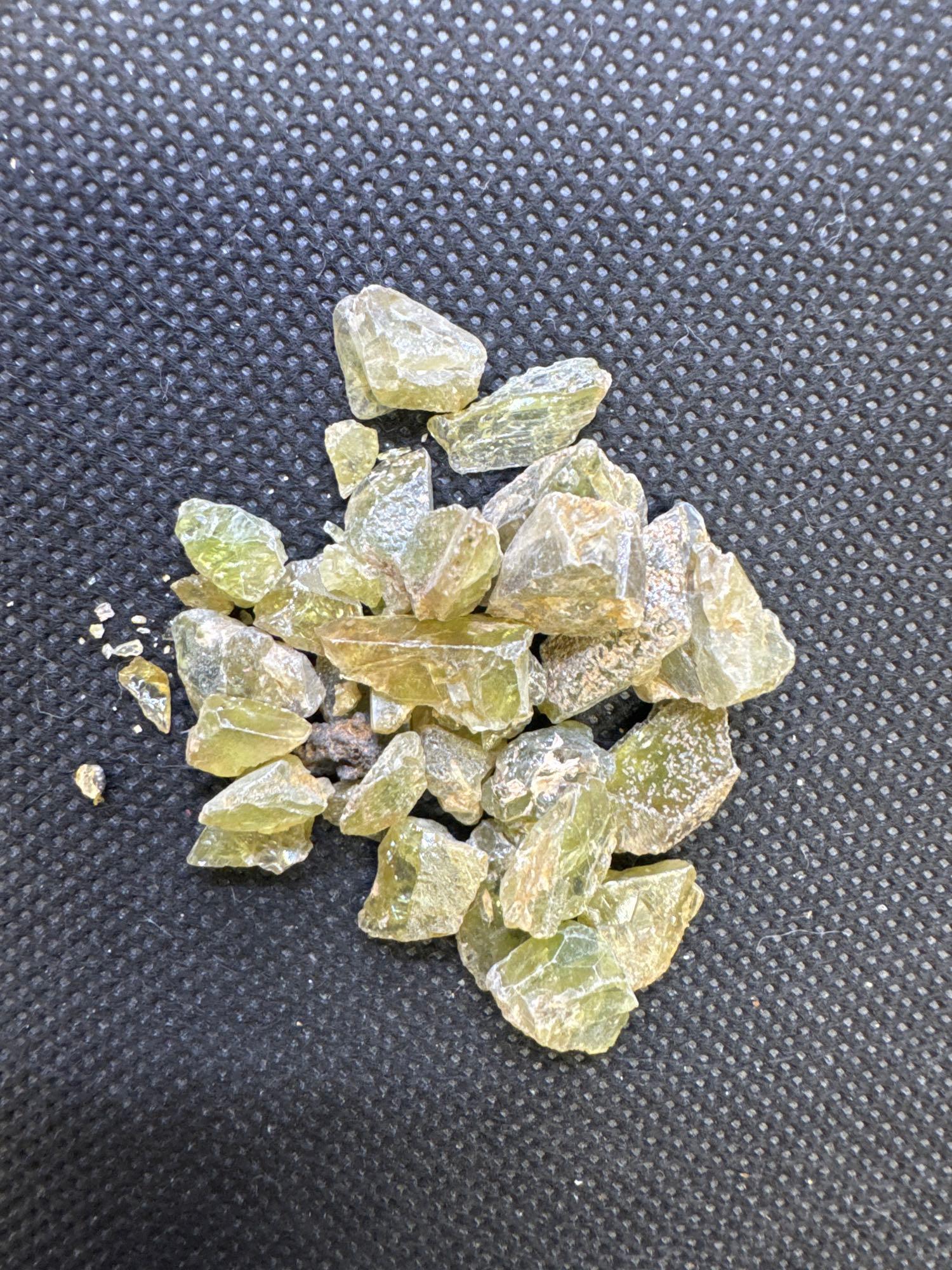 Green Speen Gemstones 82.70 Ct