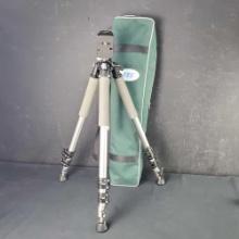JTL professional camera tripod with soft carrying case