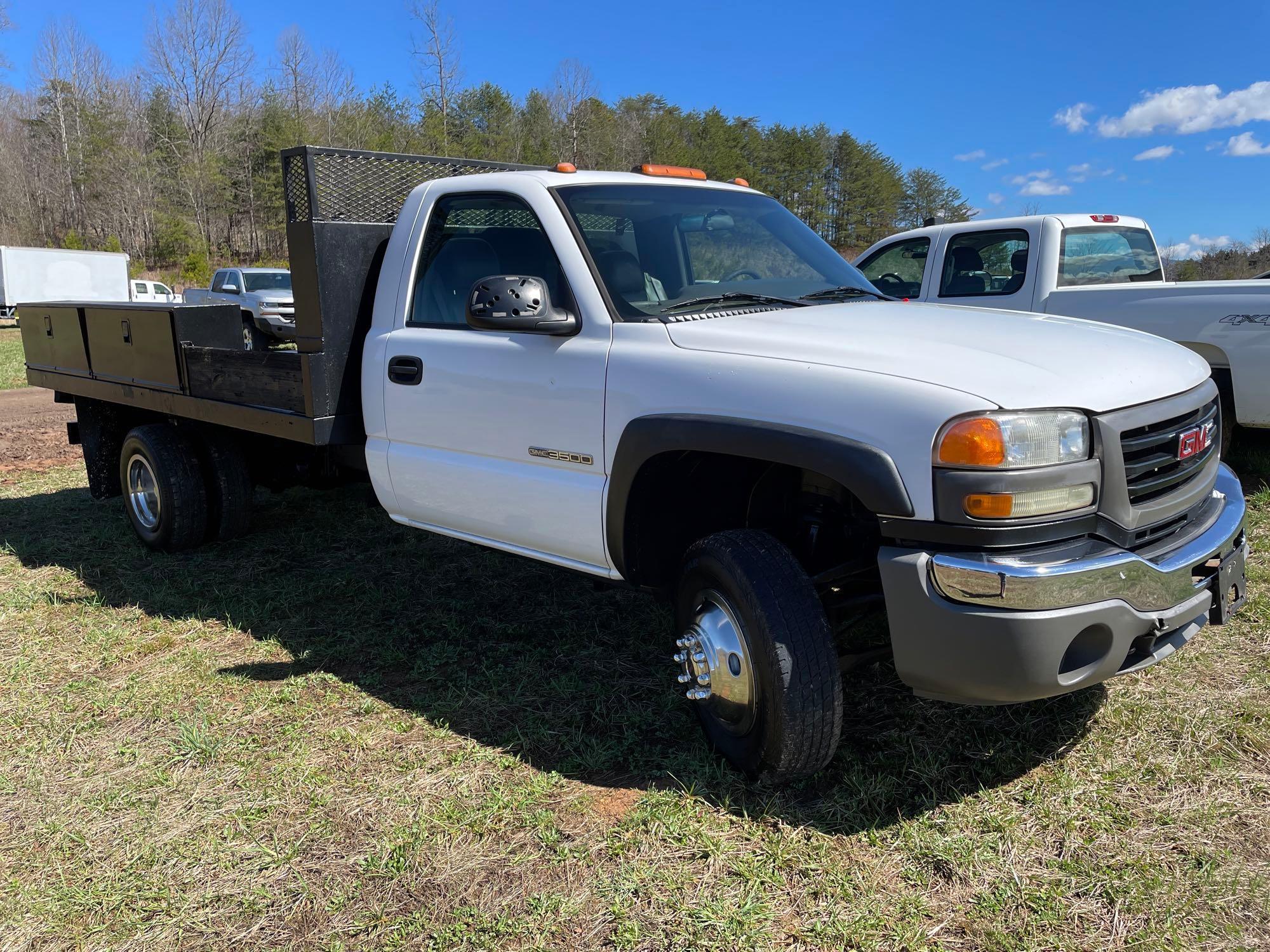 2005 GMC Sierra Pickup Truck, VIN # 1GDJC34U65E261696