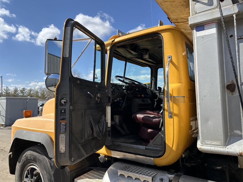 1996 Mack Rd688s Tri Axle Dump Truck