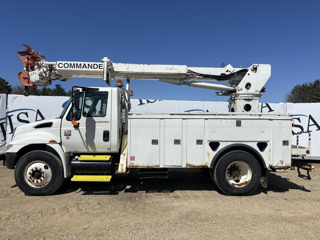 2003 International 4300 Boom Truck