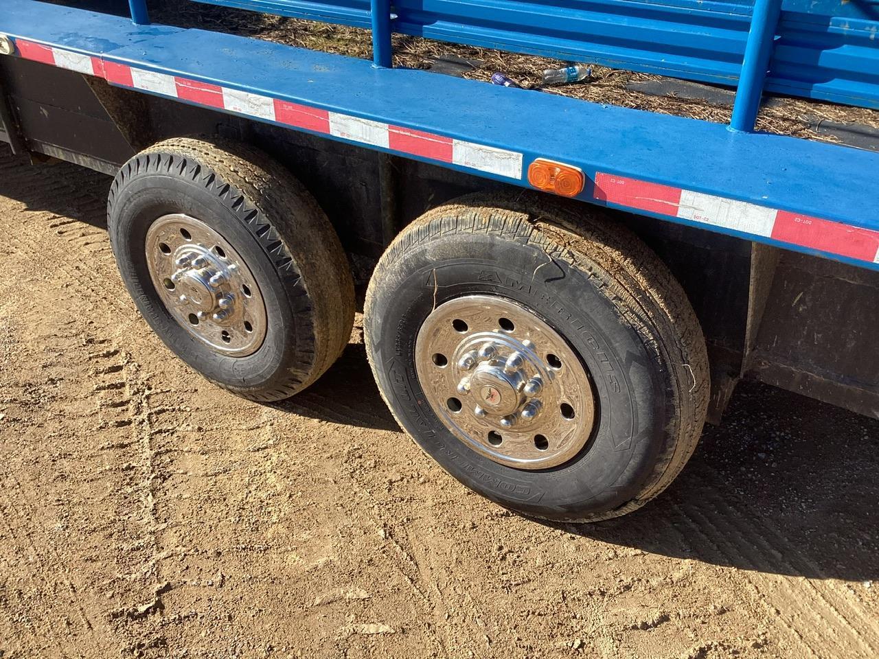 Mid-America Stockmans Livestock Trailer