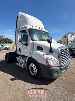 2011 FREIGHTLINER CASCADIA DAY CAB