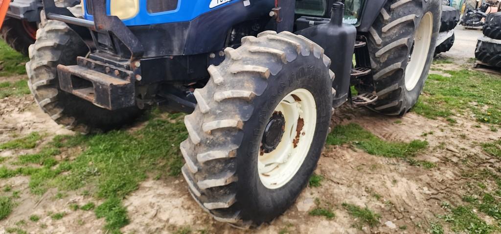 2004 New Holland TS115A Tractor (RIDE AND DRIVE) (LOCAL FARMER)