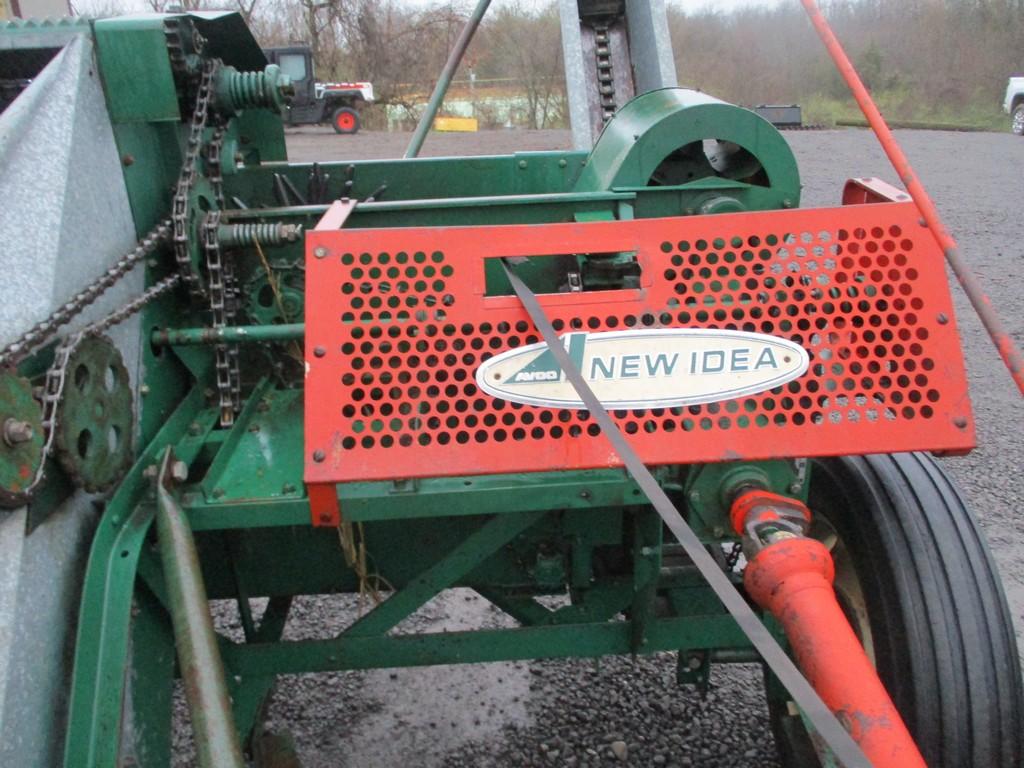 NEW IDEA 323 CORN PICKER