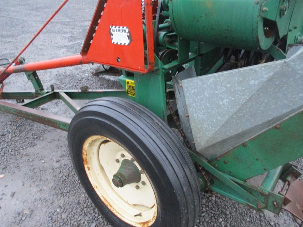 NEW IDEA 323 CORN PICKER