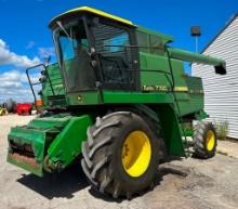 John Deere 7720 Combine