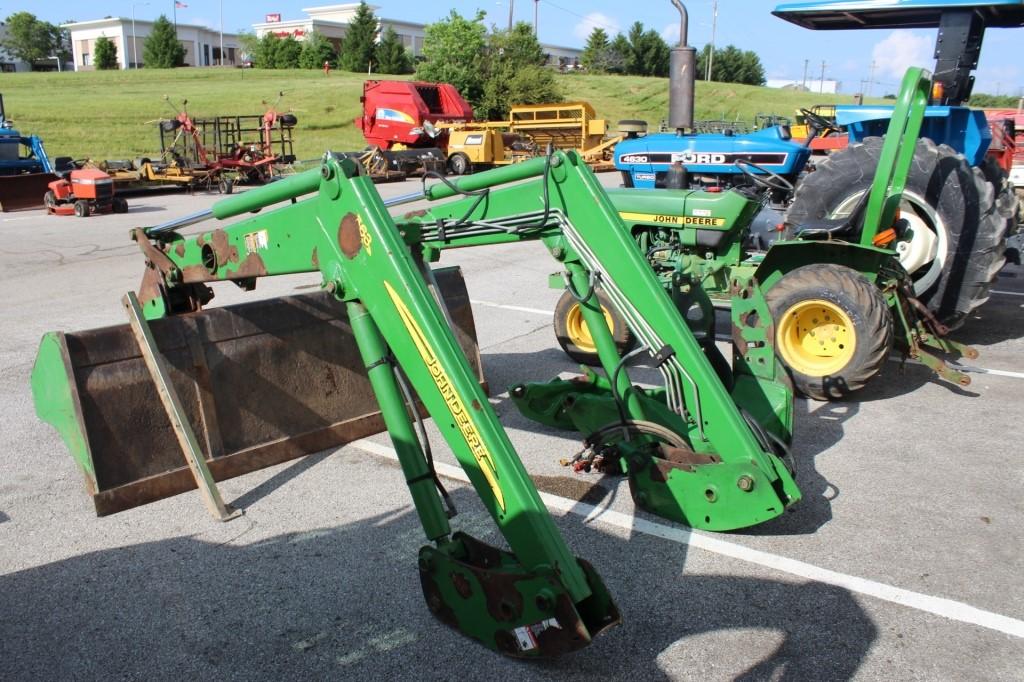 John Deere 563 Loader