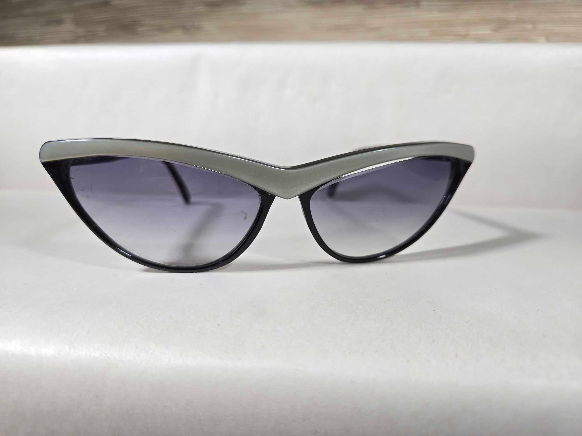 4 Pair of Vintage Women's Sunglasses incl. Oleg Cassini & More