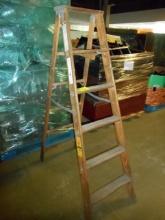 6' WOOD STEP LADDER