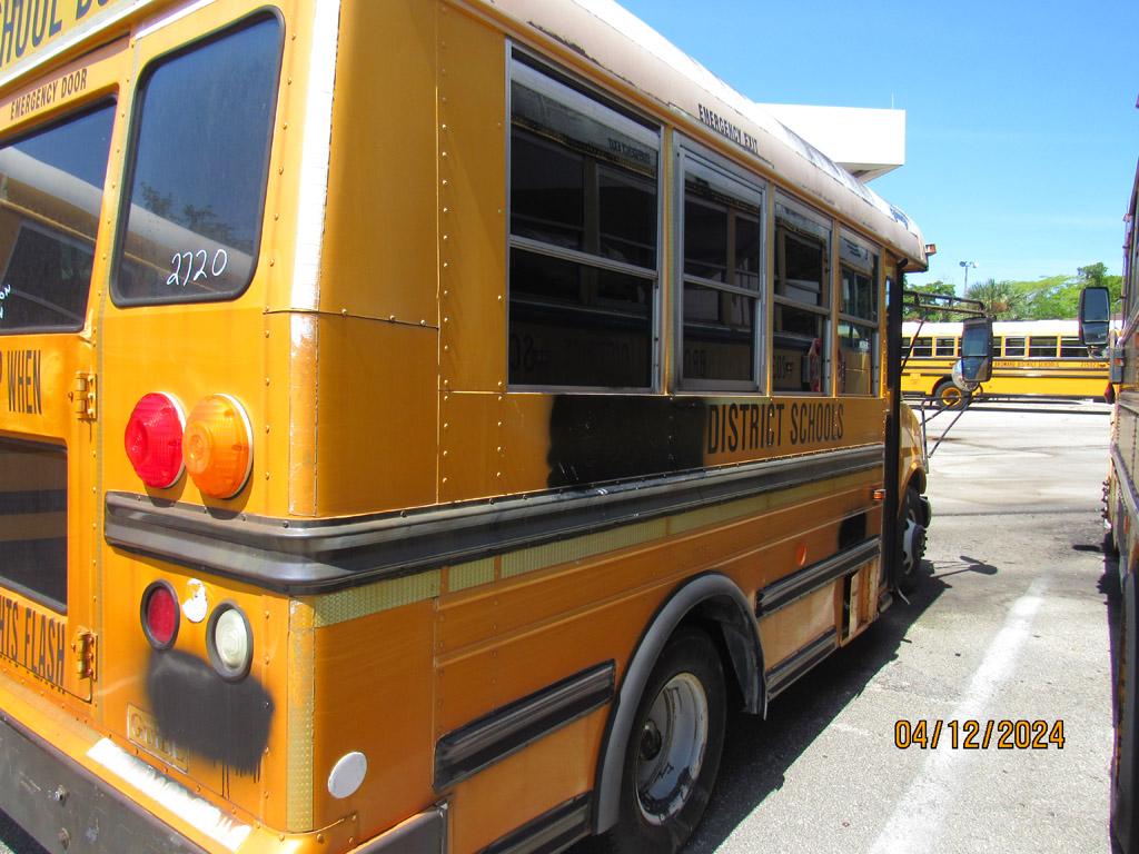 2002 Chevrolet Cutaway Cab & Chassis Mid Bus