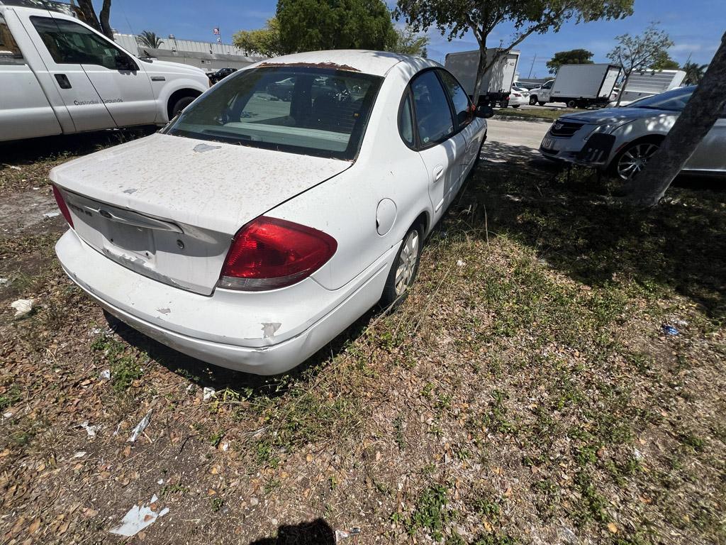 2005 Ford Taurus SE