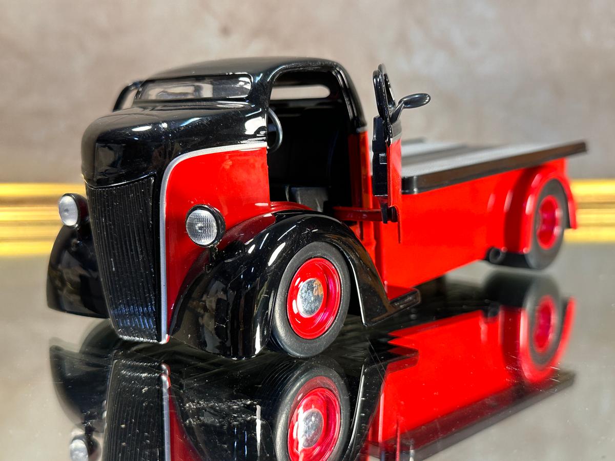 1947 Ford Diecast Flatbed Pickup Truck