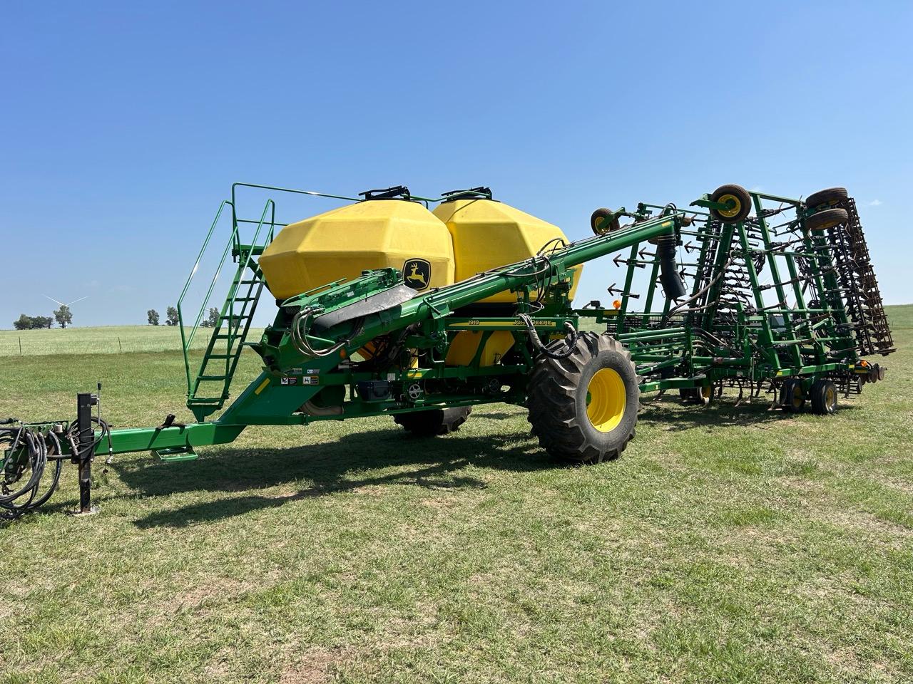 2017 John Deere 730