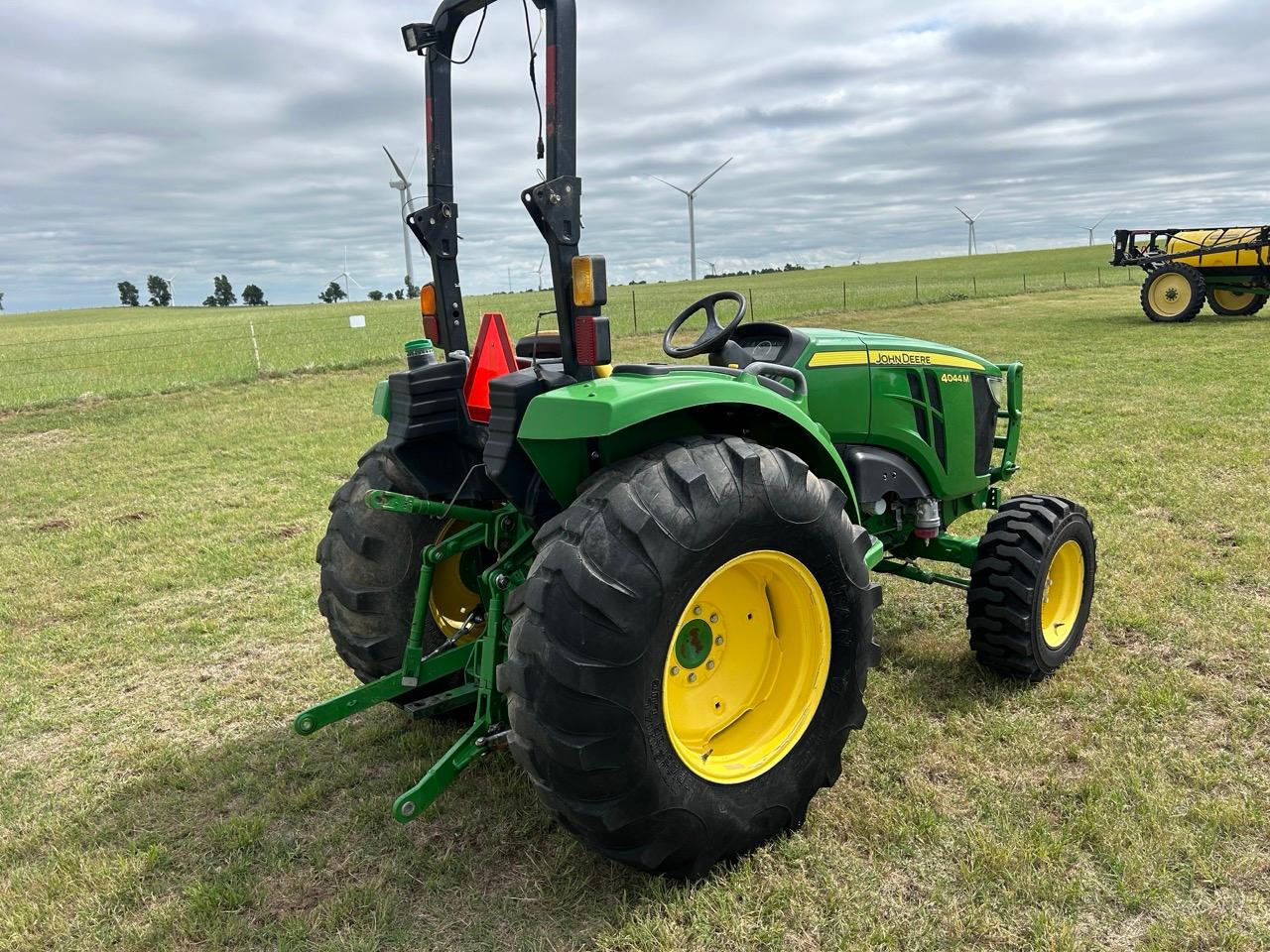 John Deere 4044M