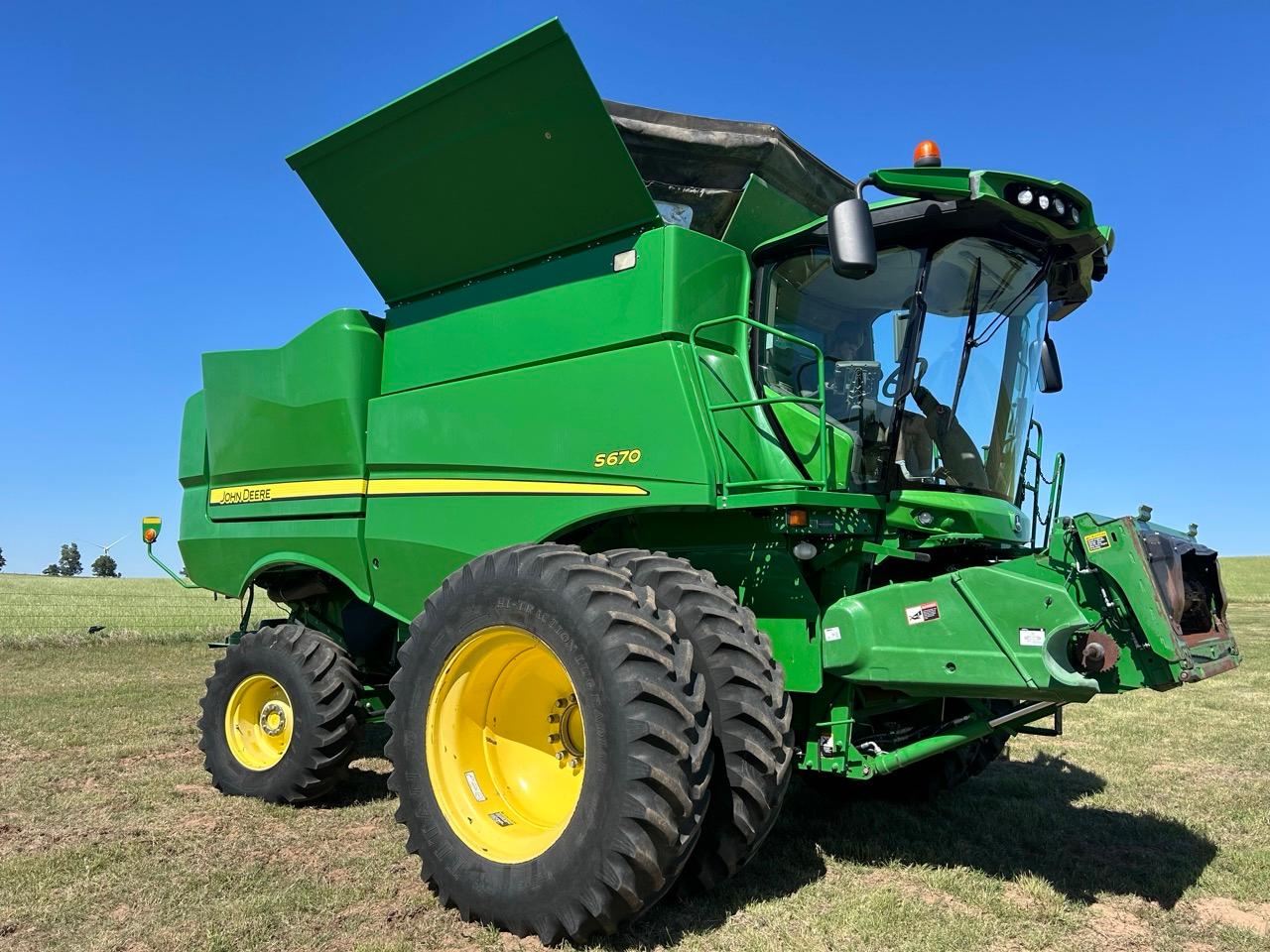 2016 John Deere S670