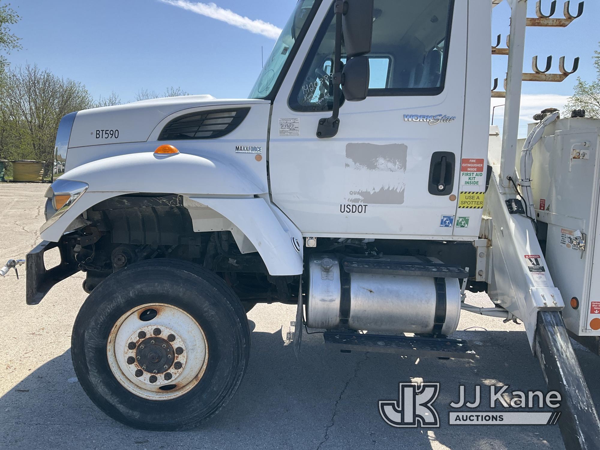 (Kansas City, MO) Altec AM55E-MH, Over-Center Material Handling Bucket Truck rear mounted on 2014 In