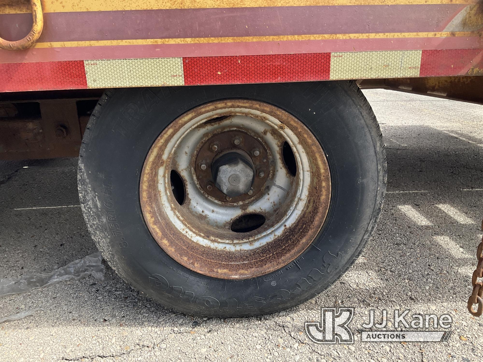(Sun Prairie, WI) 1992 Eager Beaver 10HDB TRAILER Needs tire (punctured) Deck Is 8FT Wide And 24FT L