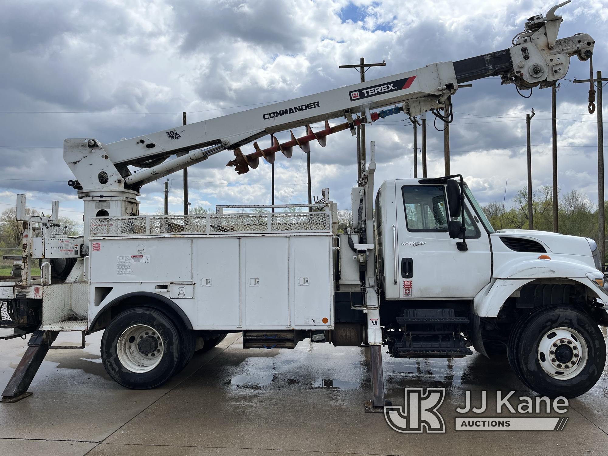 (Paris, TN) Terex Commander C4047, Digger Derrick rear mounted on 2014 International 7400 Utility Tr