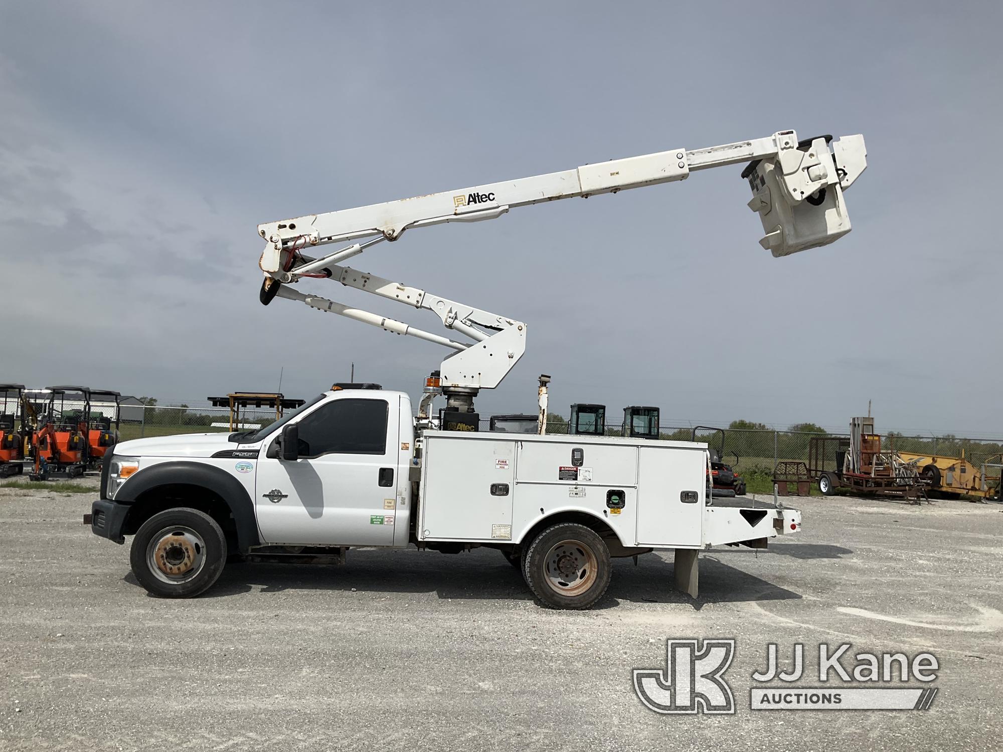 (Hawk Point, MO) Altec AT40G, Telescopic Insulated Bucket Truck mounted behind cab on 2016 Ford F550