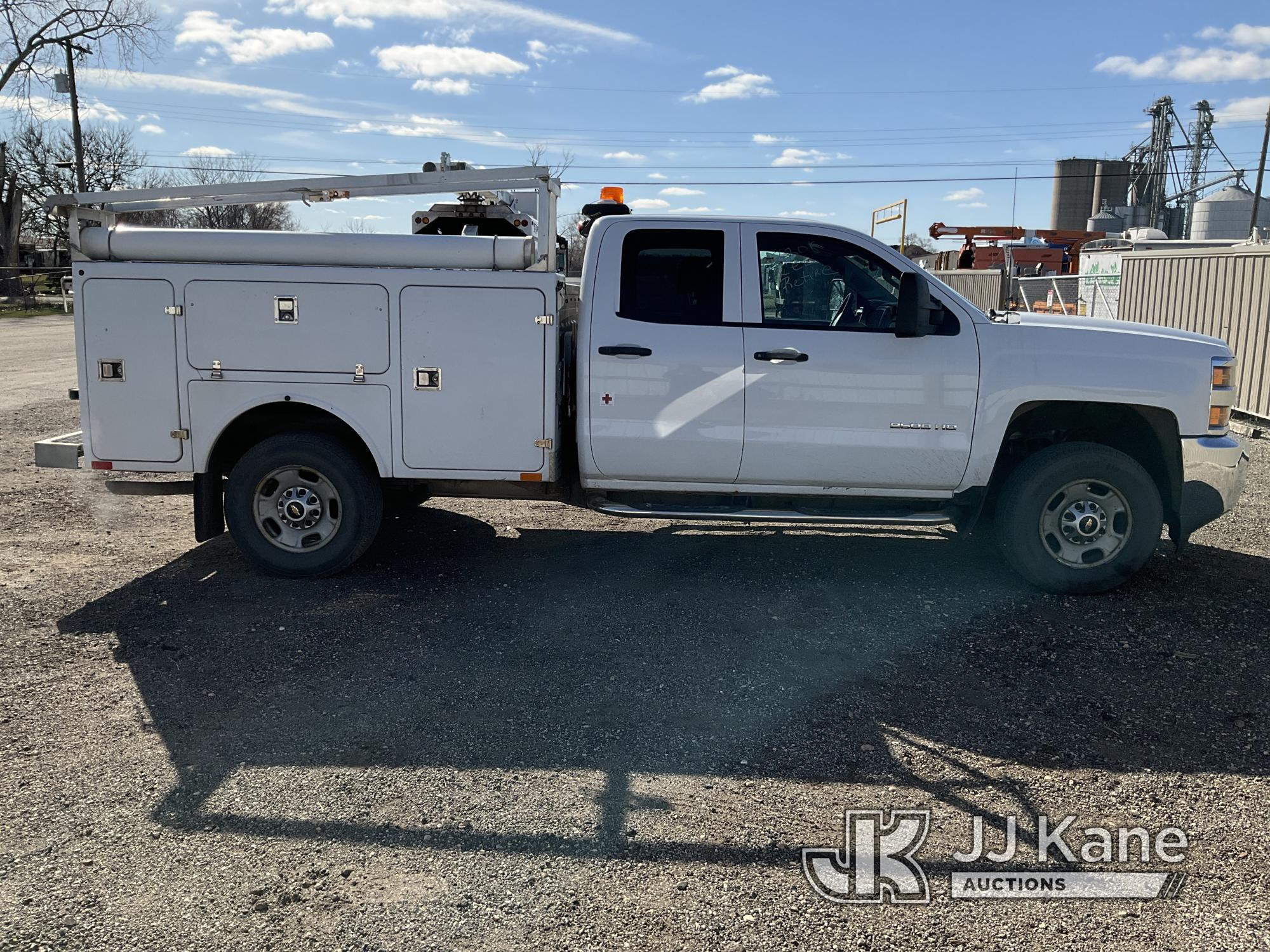 (South Beloit, IL) 2015 Chevrolet Silverado 2500HD Extended-Cab Service Truck Runs, Moves, Body dama