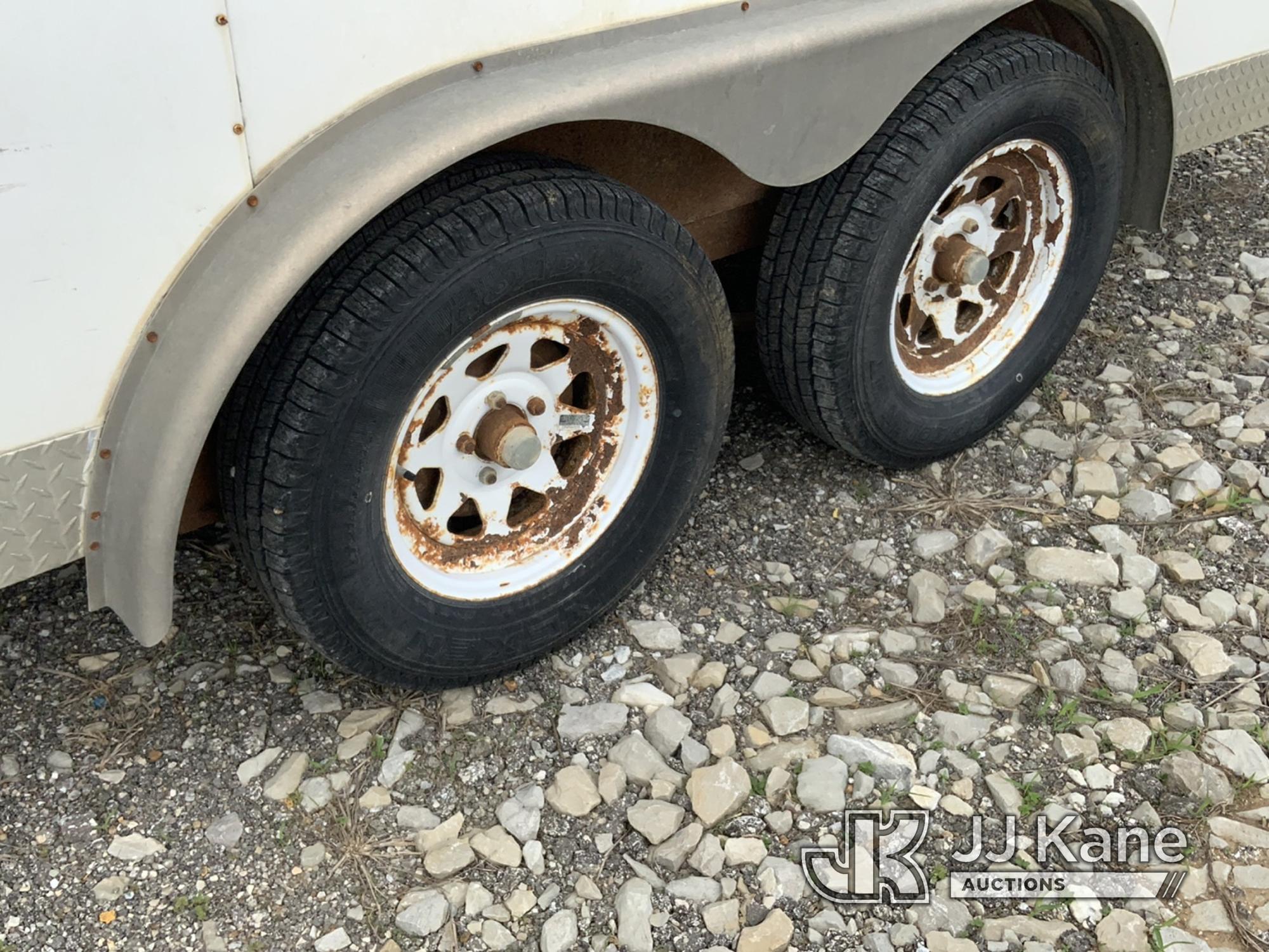 (Tipton, MO) 2004 Playtime T/A Enclosed Cargo Trailer