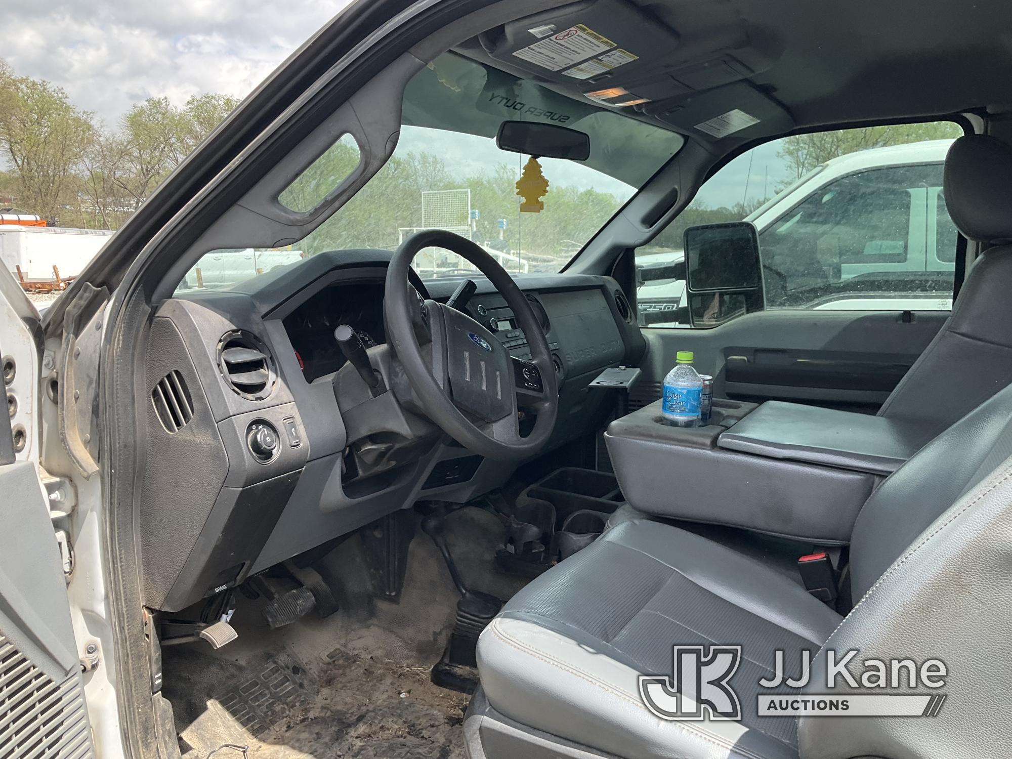 (Tipton, MO) 2013 Ford F350 4x4 Extended-Cab Service Truck Jump to Start, Runs, Moves. Dealer Only,